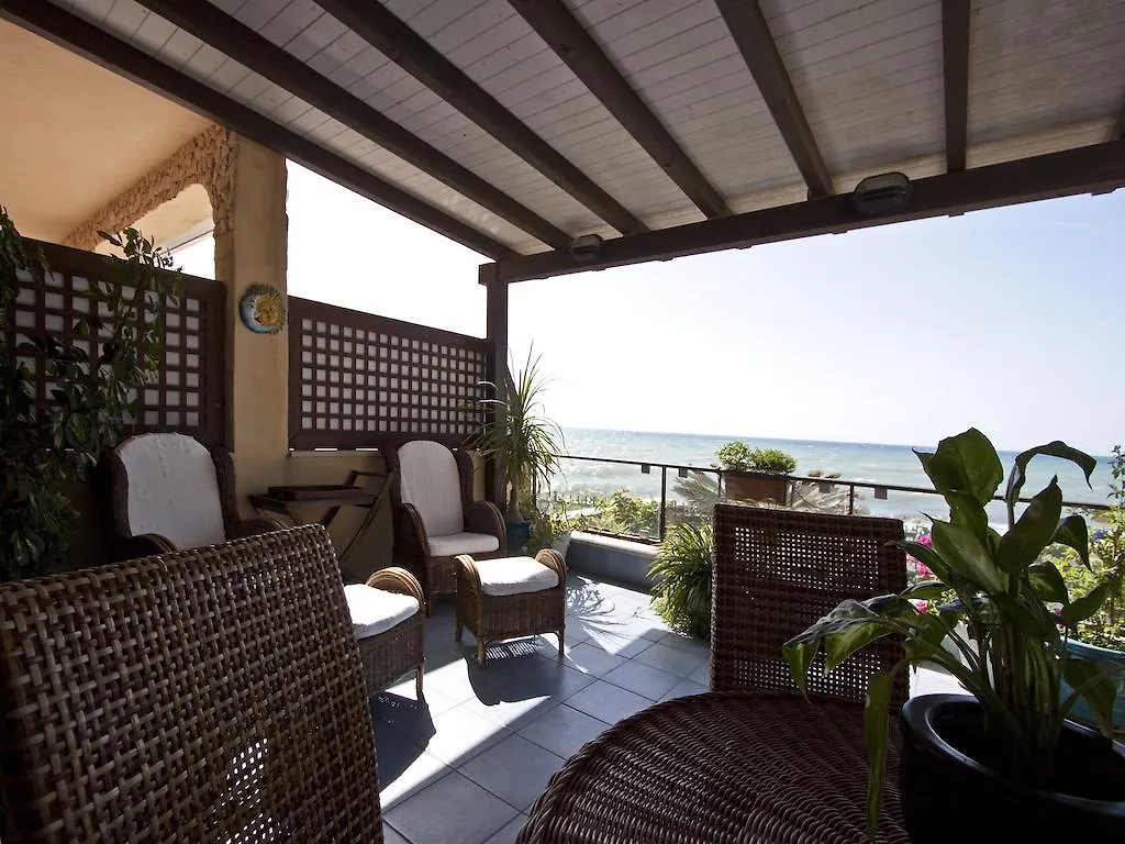 Semesterbostad Terrazza A Mare Corallo Italien